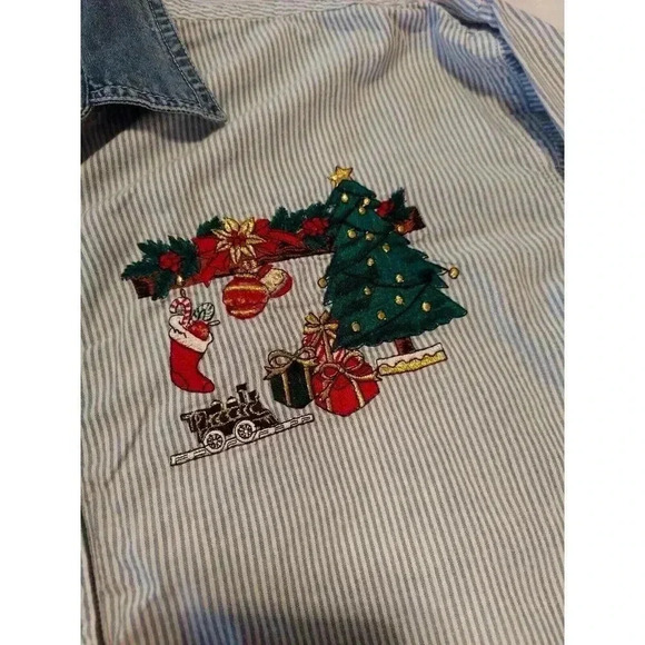 Vintage Button Down Christmas Shirt Size Large Santa Bear Tree Presents Grandma - Picture 3 of 8